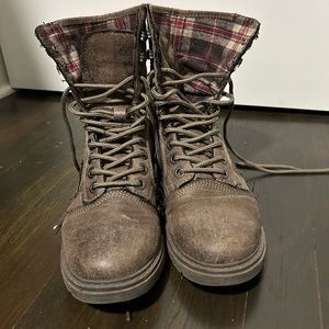 *SOLD* Very G combat boots